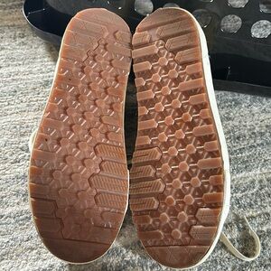 Men’s yellow/tan outdoor high top Vans